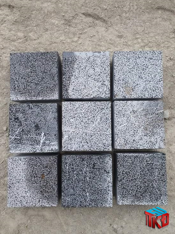 đá cubic xanh đen băm mặt 10x10x5 cm 